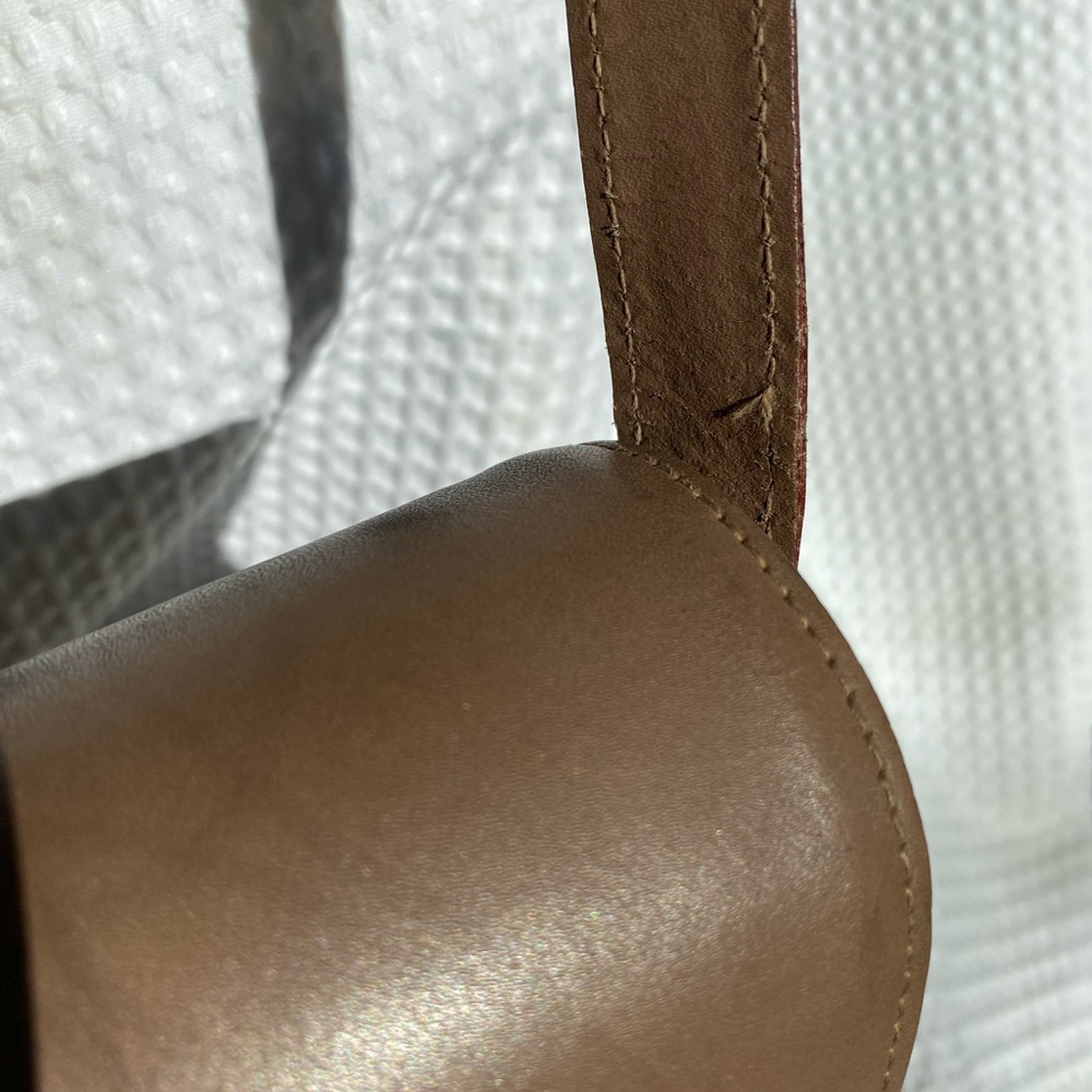 Vintage Nina Ricci Brown Trapezoidal Shoulder Bag with Gold Clasp - Picture 9 of 13